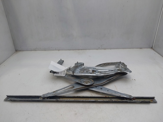 Mechanizm podnoszenia szyby drzwi przednich prawych 807200001R RENAULT