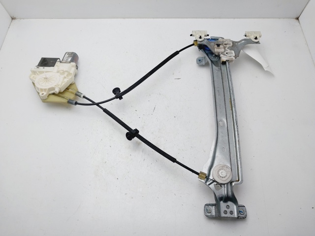 Mechanizm podnoszenia szyby drzwi przednich prawych 807200003R RENAULT