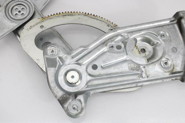 Mechanizm podnoszenia szyby drzwi przednich prawych 807200003R RENAULT