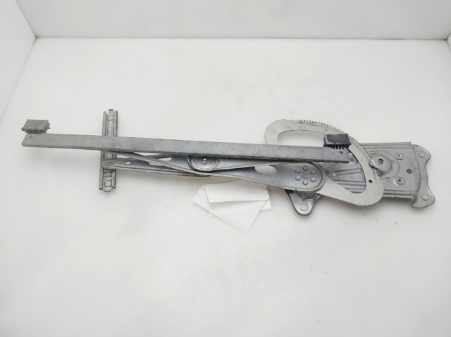 Mechanizm podnoszenia szyby drzwi przednich prawych 807200007R RENAULT