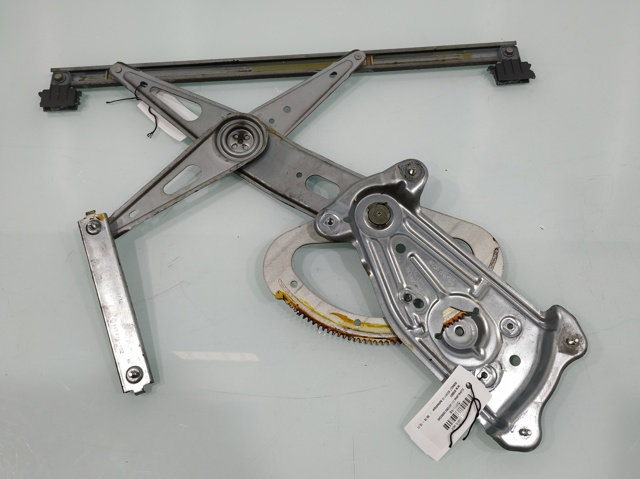 Mechanizm podnoszenia szyby drzwi przednich prawych 807200007R RENAULT