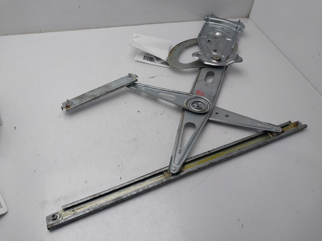 Mechanizm podnoszenia szyby drzwi przednich prawych 807200007R RENAULT