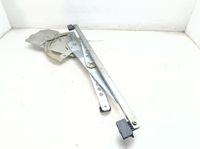 Mechanizm podnoszenia szyby drzwi przednich prawych 807200007R RENAULT