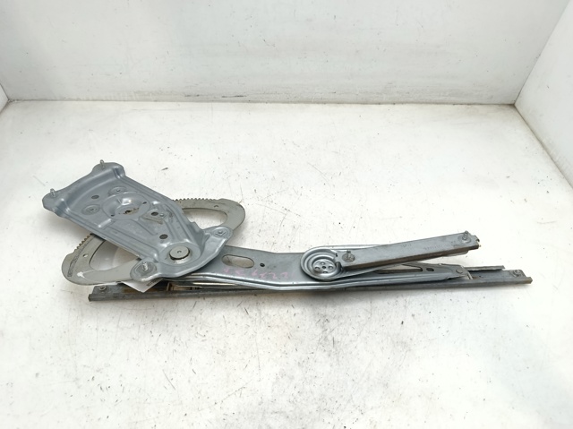 Mechanizm podnoszenia szyby drzwi przednich prawych 807200007R RENAULT