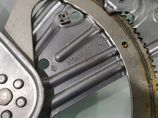 Mechanizm podnoszenia szyby drzwi przednich prawych 807200007R RENAULT