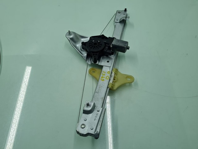 Mechanizm podnoszenia szyby drzwi przednich prawych 807201952R RENAULT