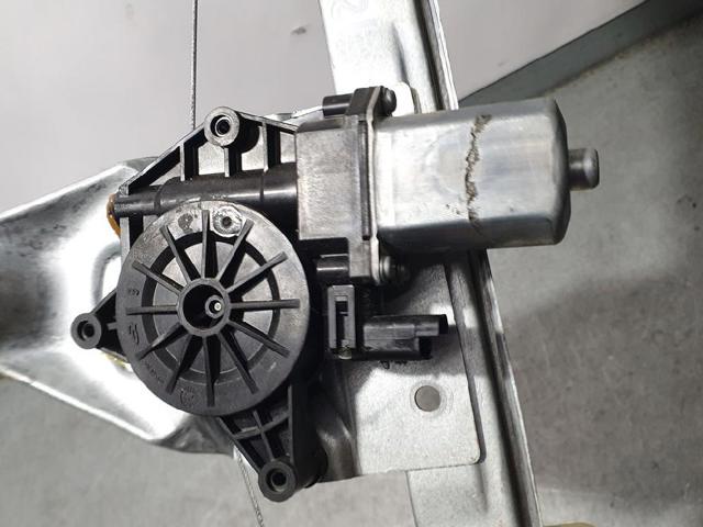 Mechanizm podnoszenia szyby drzwi przednich prawych 807201952R RENAULT