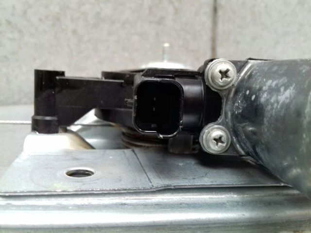 Mechanizm podnoszenia szyby drzwi przednich prawych 807201952R RENAULT