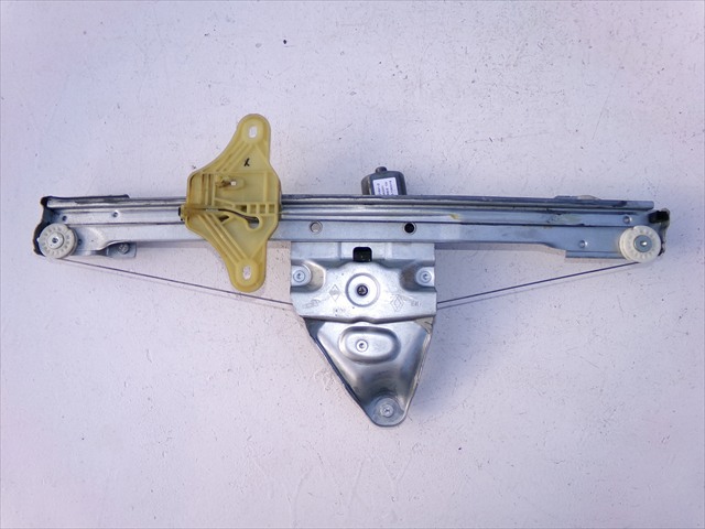 Mechanizm podnoszenia szyby drzwi przednich prawych 807201952R RENAULT