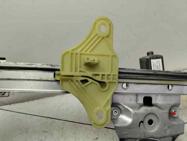 Mechanizm podnoszenia szyby drzwi przednich prawych 807201952R RENAULT
