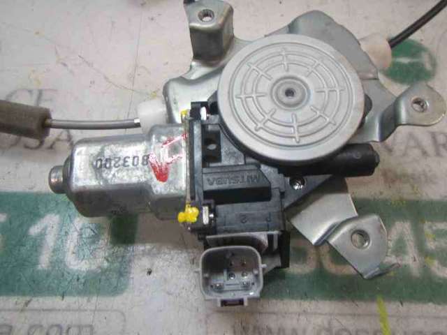 Mechanizm podnoszenia szyby drzwi przednich prawych 807201KA0A NISSAN