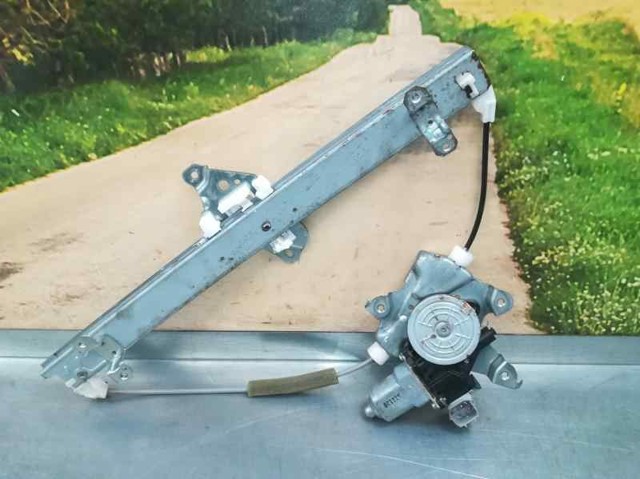 Mechanizm podnoszenia szyby drzwi przednich prawych 807201KA0C NISSAN