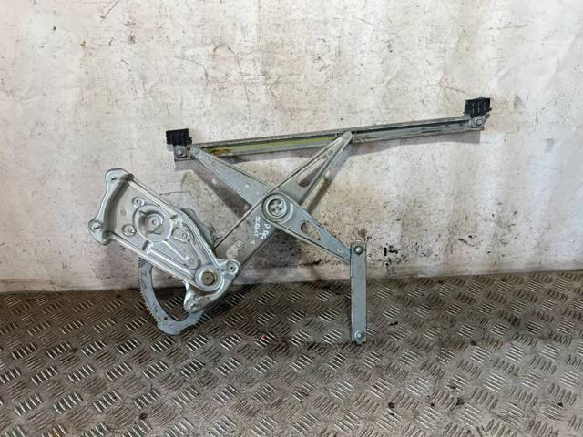 Mechanizm podnoszenia szyby drzwi przednich prawych 807205115R RENAULT