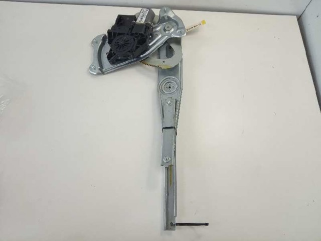 Mechanizm podnoszenia szyby drzwi przednich prawych 807206454R RENAULT