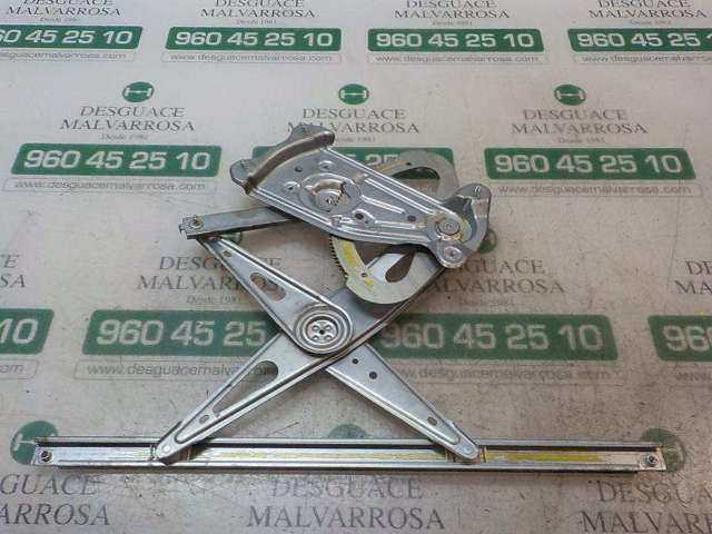 Mechanizm podnoszenia szyby drzwi przednich prawych 807206454R RENAULT