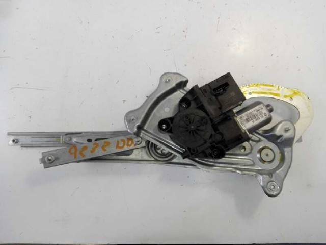 Mechanizm podnoszenia szyby drzwi przednich prawych 807206454R RENAULT