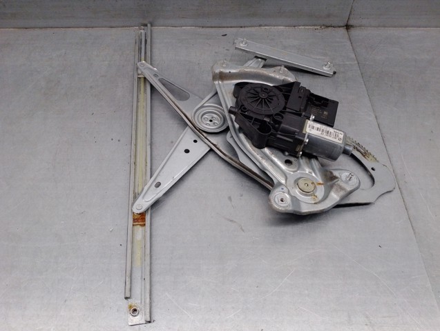 Mechanizm podnoszenia szyby drzwi przednich prawych 807206454R RENAULT
