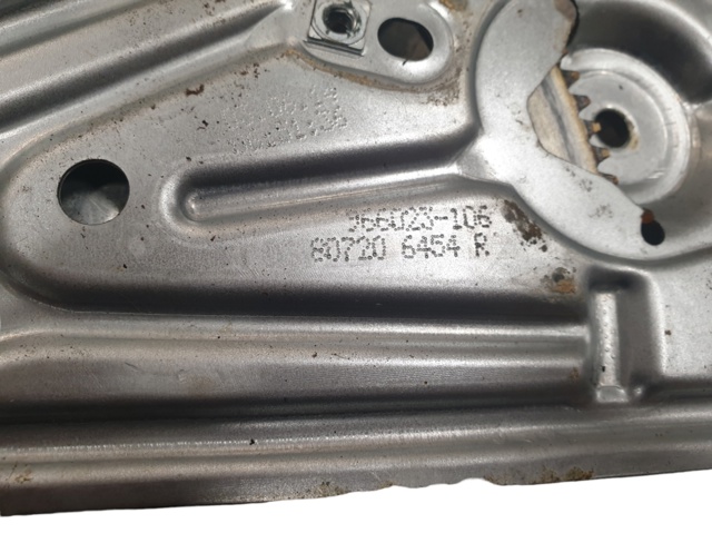 Mechanizm podnoszenia szyby drzwi przednich prawych 807206454R RENAULT