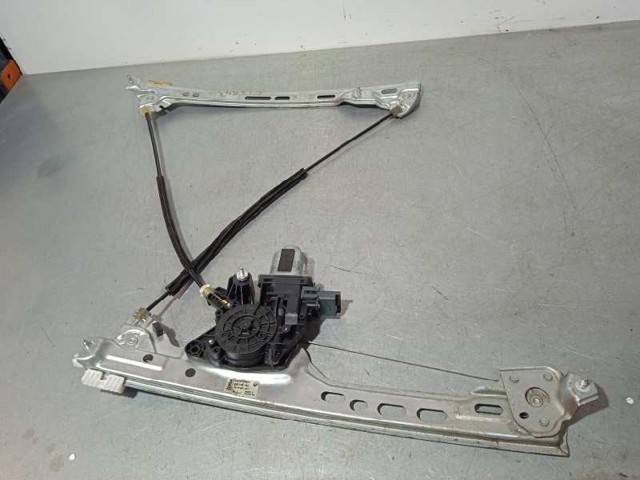 Mechanizm podnoszenia szyby drzwi przednich prawych 807206746R RENAULT