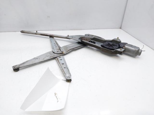 Mechanizm podnoszenia szyby drzwi przednich prawych 807207012R RENAULT