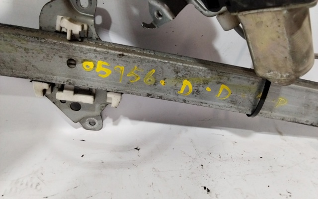 Mechanizm podnoszenia szyby drzwi przednich prawych 807208H300 NISSAN