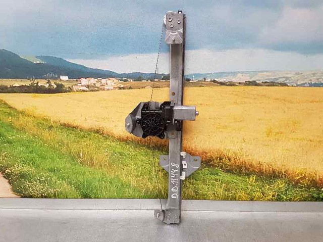 Mechanizm podnoszenia szyby drzwi przednich prawych 807209071R RENAULT