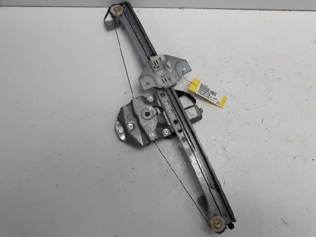 Mechanizm podnoszenia szyby drzwi przednich prawych 807209071R RENAULT