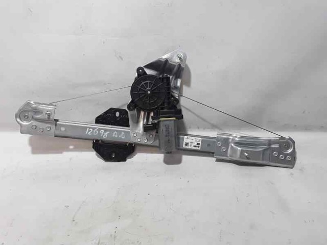 Mechanizm podnoszenia szyby drzwi przednich prawych 807209299R RENAULT