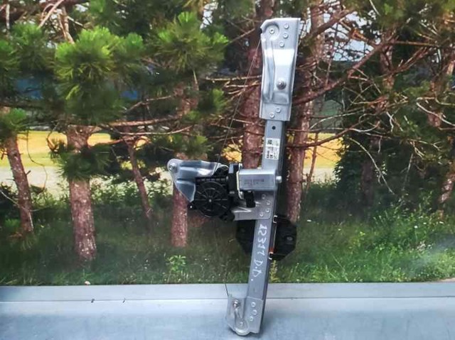 Mechanizm podnoszenia szyby drzwi przednich prawych 807209299R RENAULT