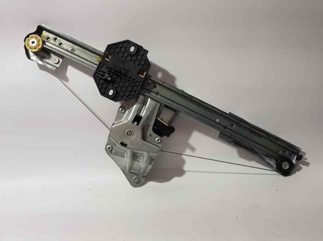 Mechanizm podnoszenia szyby drzwi przednich prawych 807209299R RENAULT