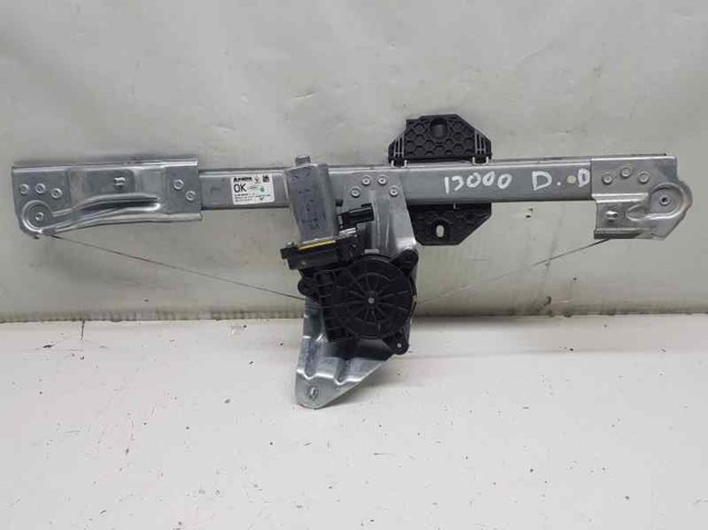 Mechanizm podnoszenia szyby drzwi przednich prawych 807209299R RENAULT