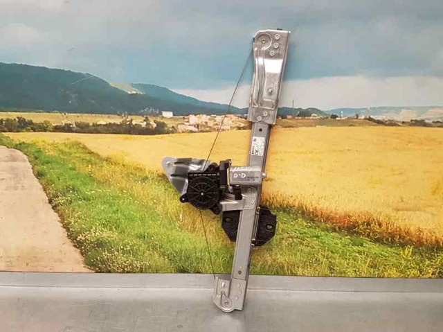 Mechanizm podnoszenia szyby drzwi przednich prawych 807209299R RENAULT