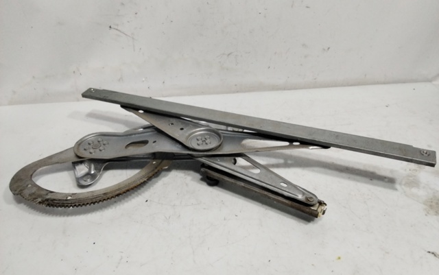 Mechanizm podnoszenia szyby drzwi przednich lewych 807210002R RENAULT