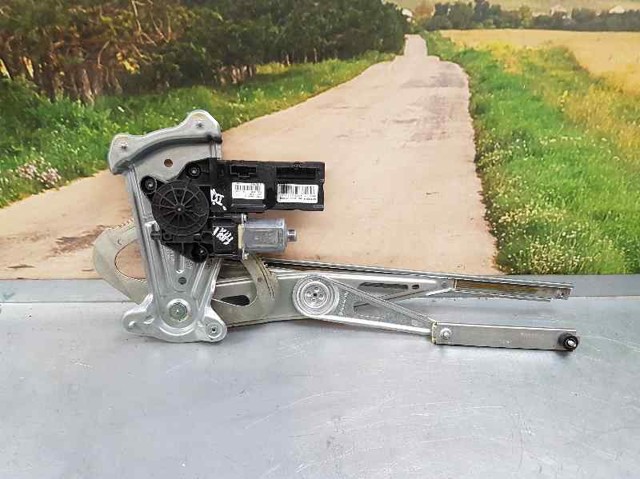 Mechanizm podnoszenia szyby drzwi przednich lewych 807210002R RENAULT