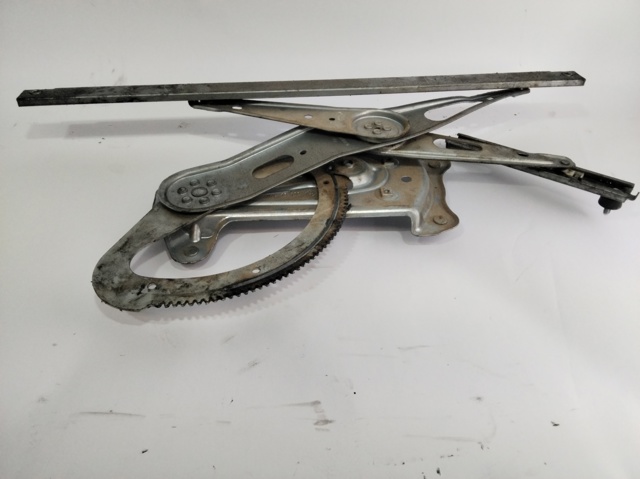 Mechanizm podnoszenia szyby drzwi przednich lewych 807210002R RENAULT