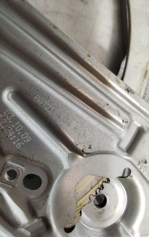 Mechanizm podnoszenia szyby drzwi przednich lewych 807210004R RENAULT