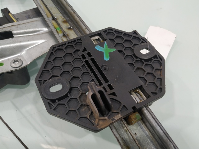 Mechanizm podnoszenia szyby drzwi przednich lewych 807213282R RENAULT