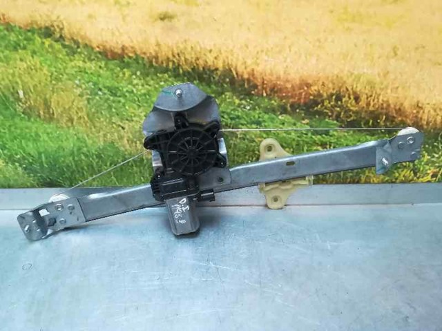 Mechanizm podnoszenia szyby drzwi przednich lewych 807213867R RENAULT