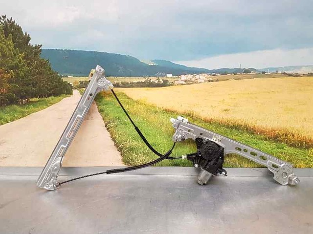 Mechanizm podnoszenia szyby drzwi przednich lewych 807215959R RENAULT
