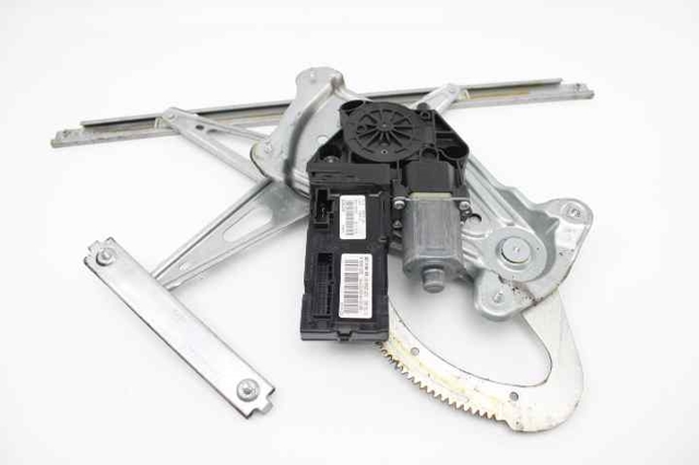 Mechanizm podnoszenia szyby drzwi przednich lewych 807218465R RENAULT