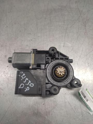 Mechanizm podnoszenia szyby drzwi przednich prawych 807300011R RENAULT