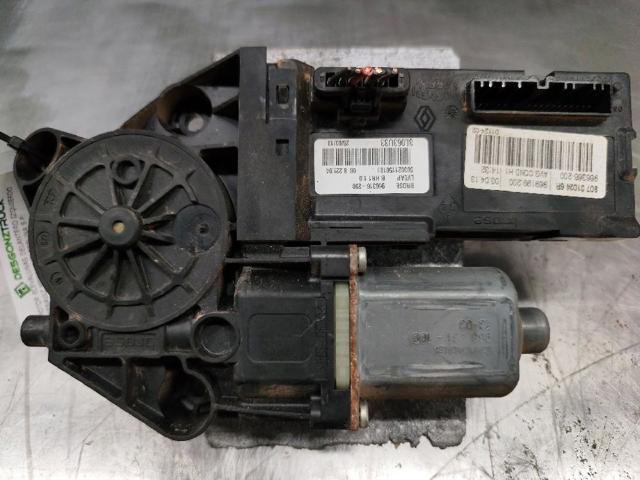 Silniczek podnośnika szyby drzwi przednich lewych 807310246R RENAULT