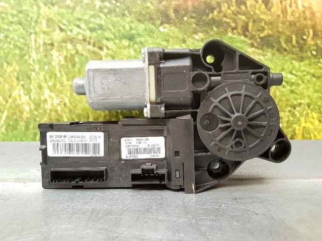 Silniczek podnośnika szyby drzwi przednich lewych 807310246R RENAULT