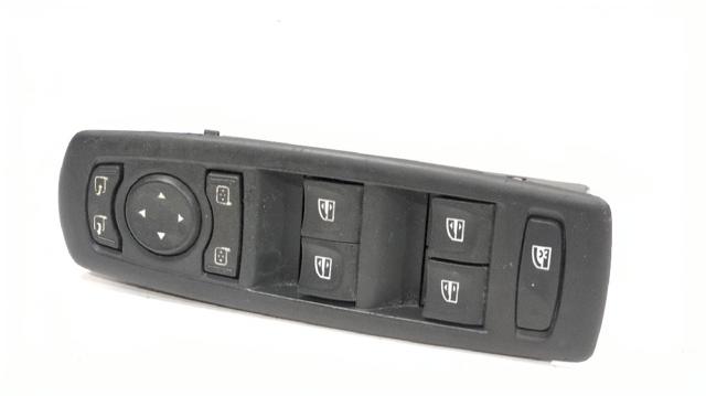 Panel przyciskowy sterowania podnośnikiem szyby przedni lewy 809610006R RENAULT