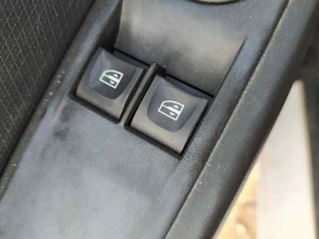 Panel przyciskowy sterowania podnośnikiem szyby przedni lewy 809611667R RENAULT