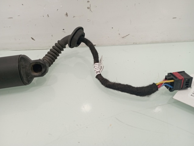 Amortyzator klapy bagażnika (3/5 drzwi-tylnych) 80A827851A VAG