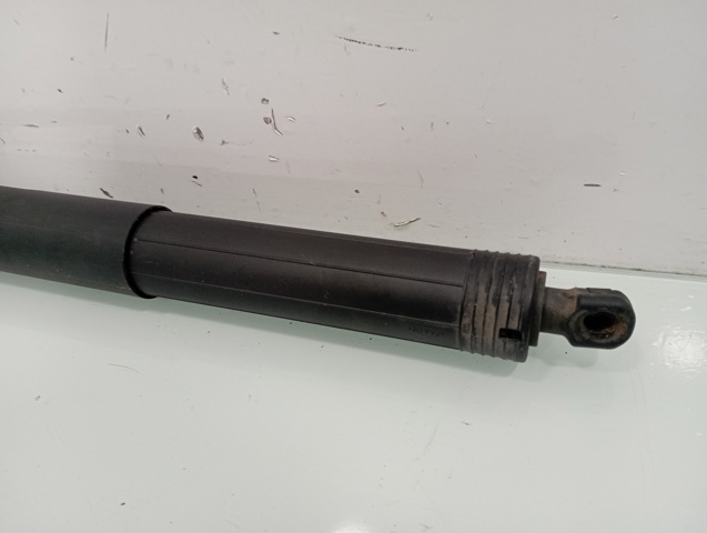 Amortyzator klapy bagażnika (3/5 drzwi-tylnych) 80A827851A VAG