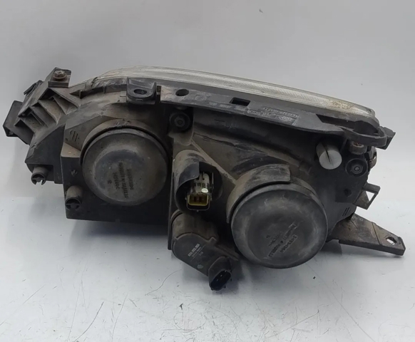 Reflektor prawy 8111005100 TOYOTA