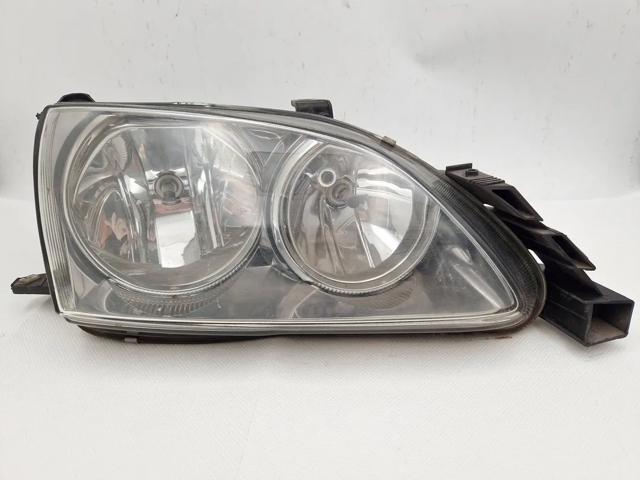 Reflektor prawy 8111005100 TOYOTA