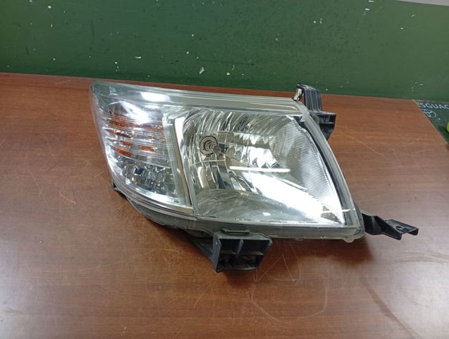 Reflektor prawy 811100K080 TOYOTA